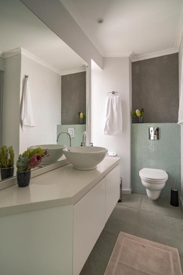 Ocean12 Guesthouse Sunset Beach Cape Town Bagian luar foto