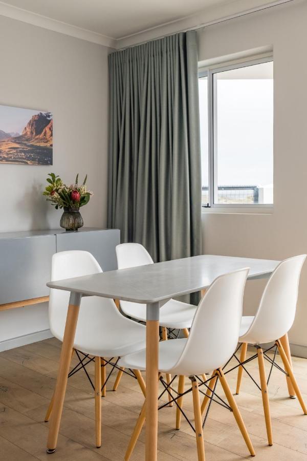 Ocean12 Guesthouse Sunset Beach Cape Town Bagian luar foto