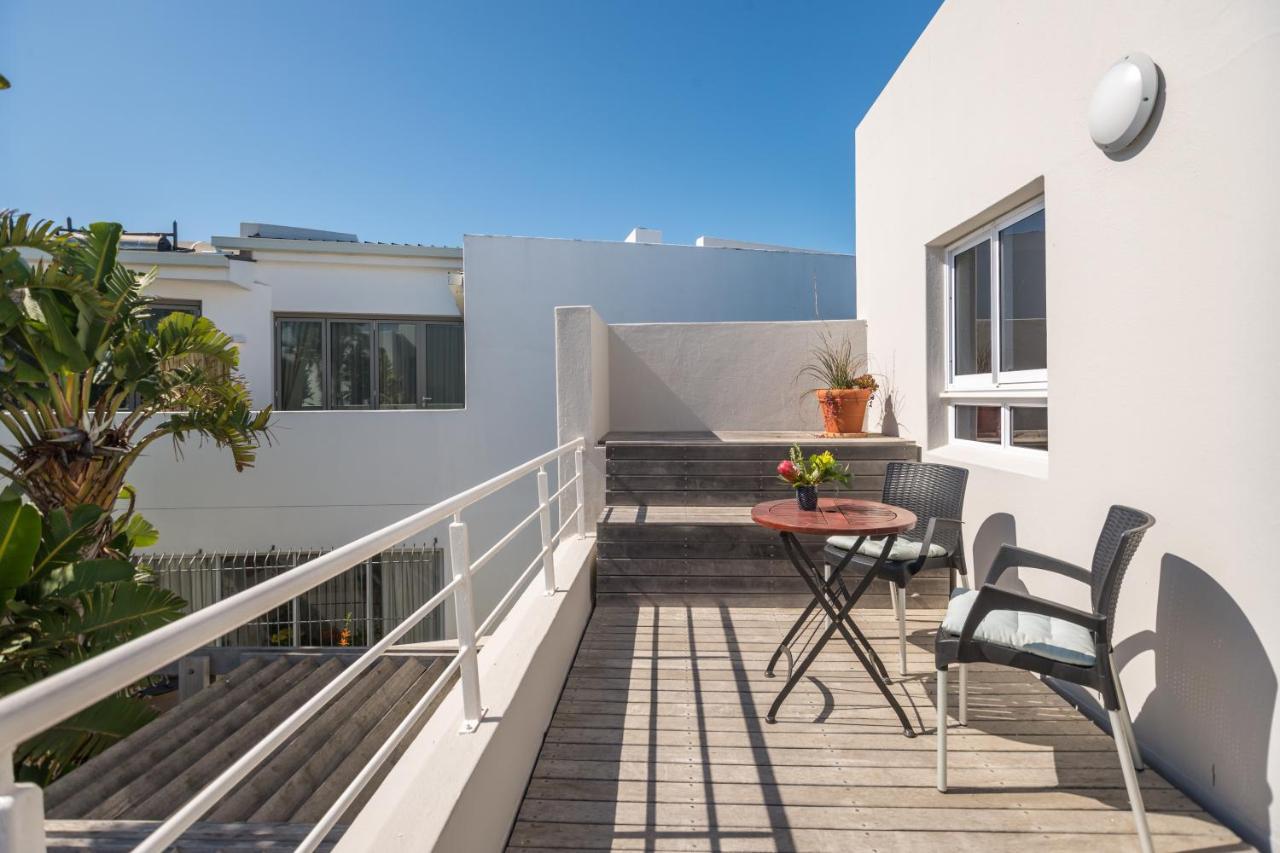 Ocean12 Guesthouse Sunset Beach Cape Town Bagian luar foto