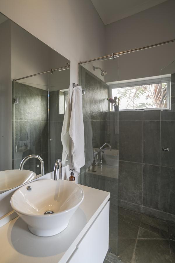 Ocean12 Guesthouse Sunset Beach Cape Town Bagian luar foto