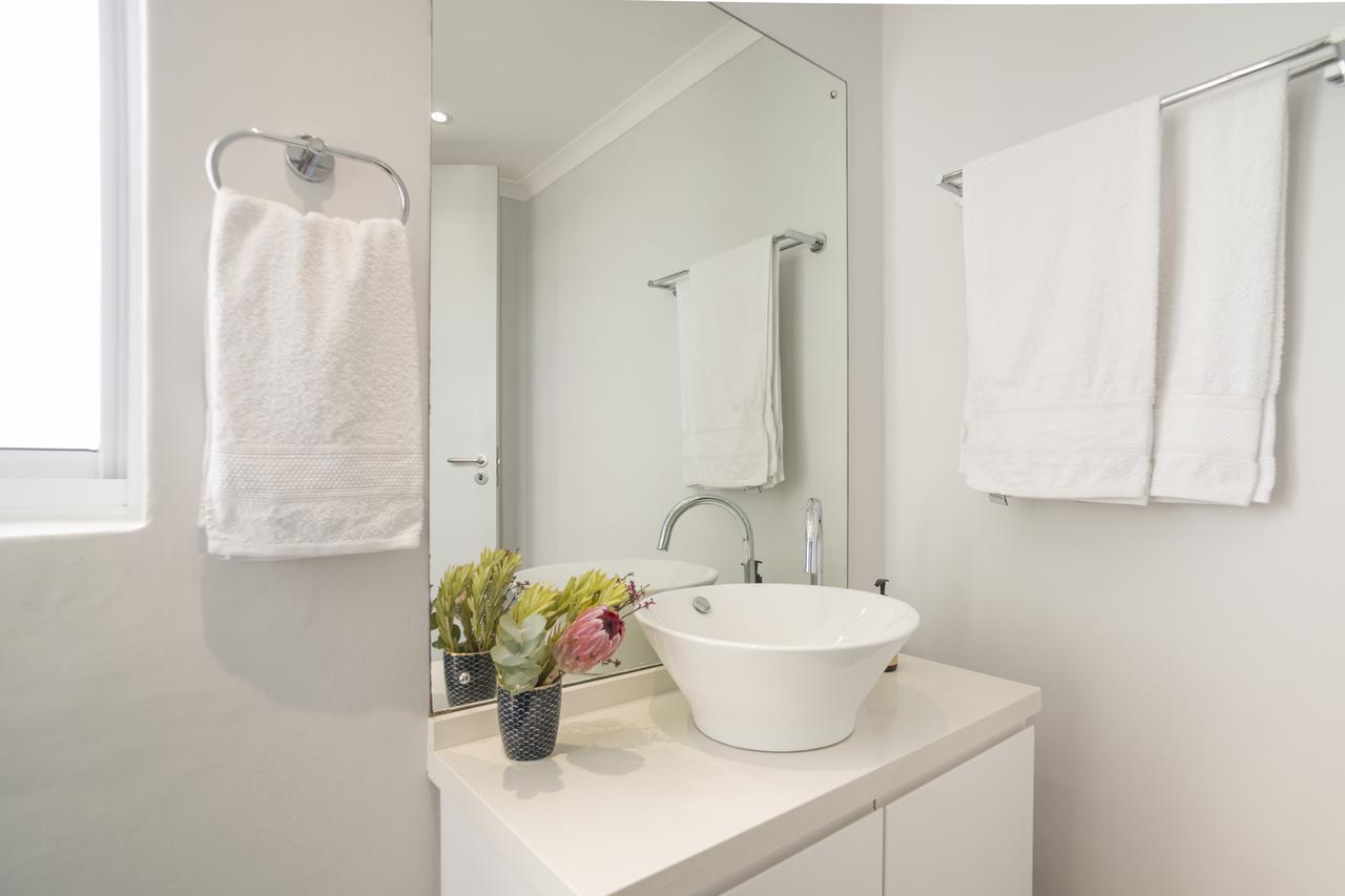 Ocean12 Guesthouse Sunset Beach Cape Town Bagian luar foto