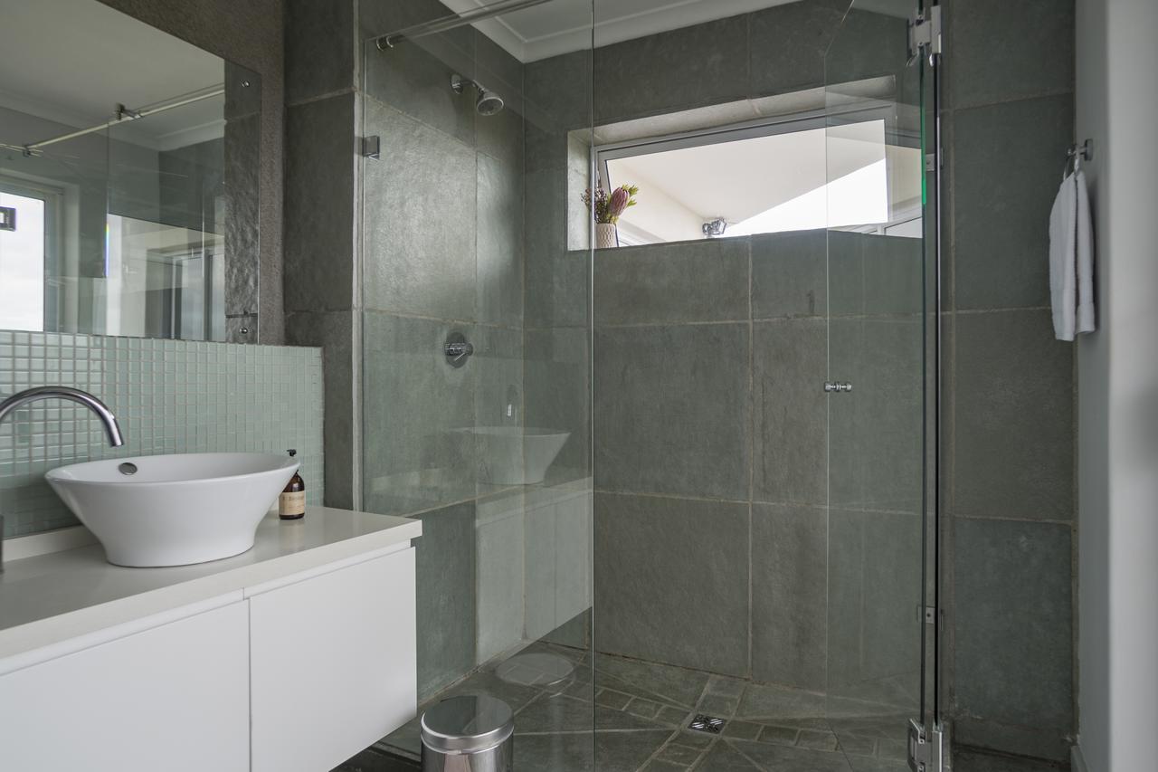 Ocean12 Guesthouse Sunset Beach Cape Town Bagian luar foto