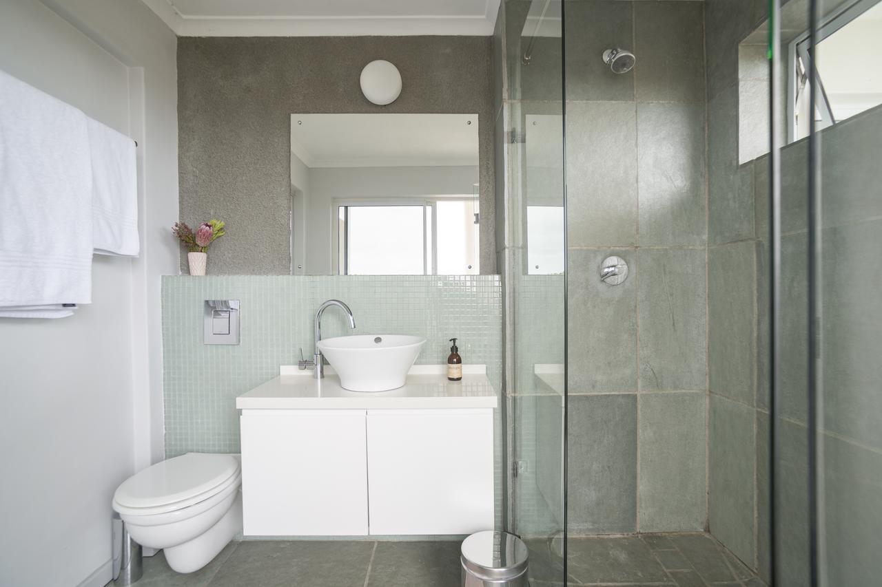 Ocean12 Guesthouse Sunset Beach Cape Town Bagian luar foto